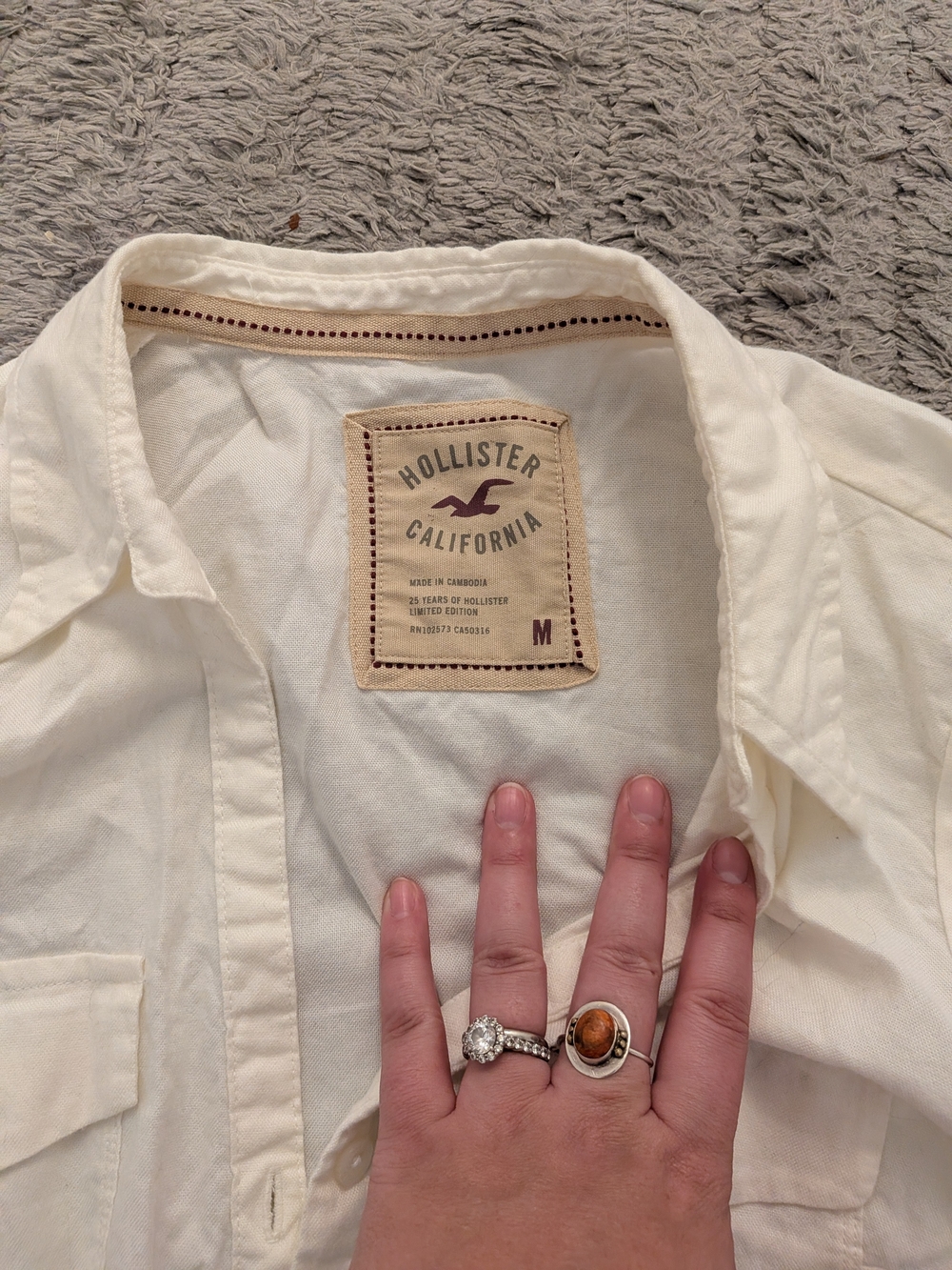 Hollister Men's Cream Button-Up Shirt